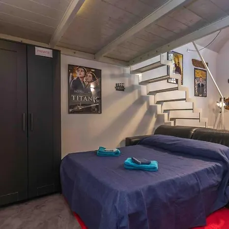 Hollywood Housein The Heart Of