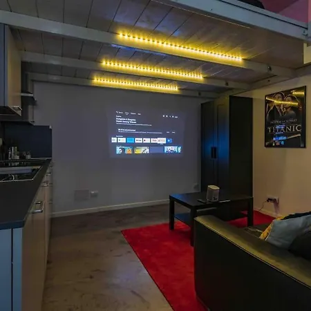 Hollywood Housein The Heart Of * Turín