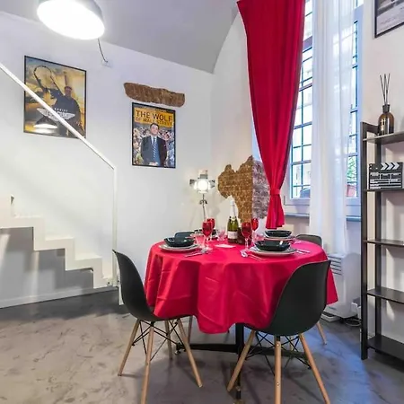 Hollywood Housein The Heart Of * Turin
