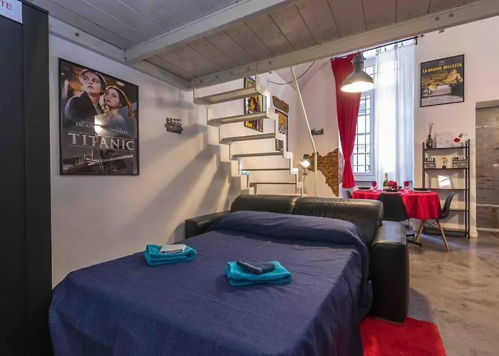 Hollywood Housein The Heart Of Apartment