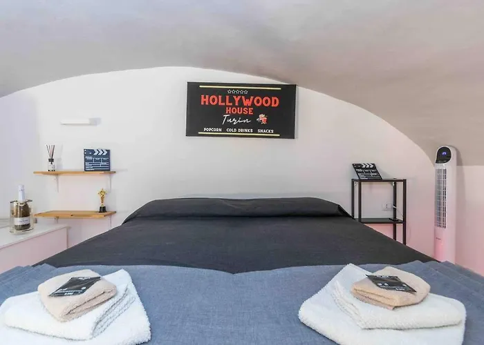 Hollywood Housein The Heart Of