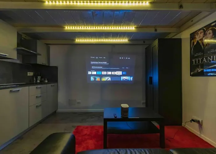 Hollywood Housein The Heart Of Apartment *