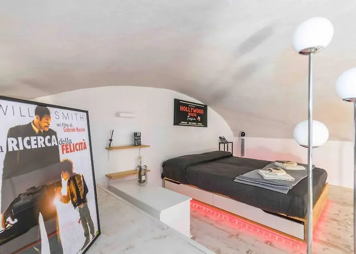 Hollywood Housein The Heart Of * Torino