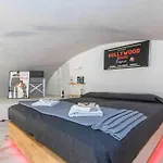 Hollywood Housein The Heart Of Apartamento Turim